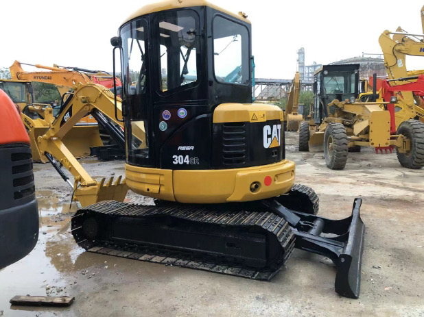 Caterpillar 304CR гусеничный экскаватор б/у