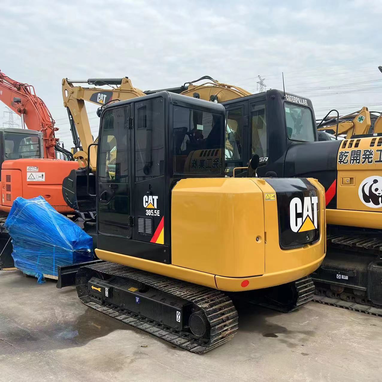 Caterpillar 305.5E2(2) б/у гусеничный экскаватор